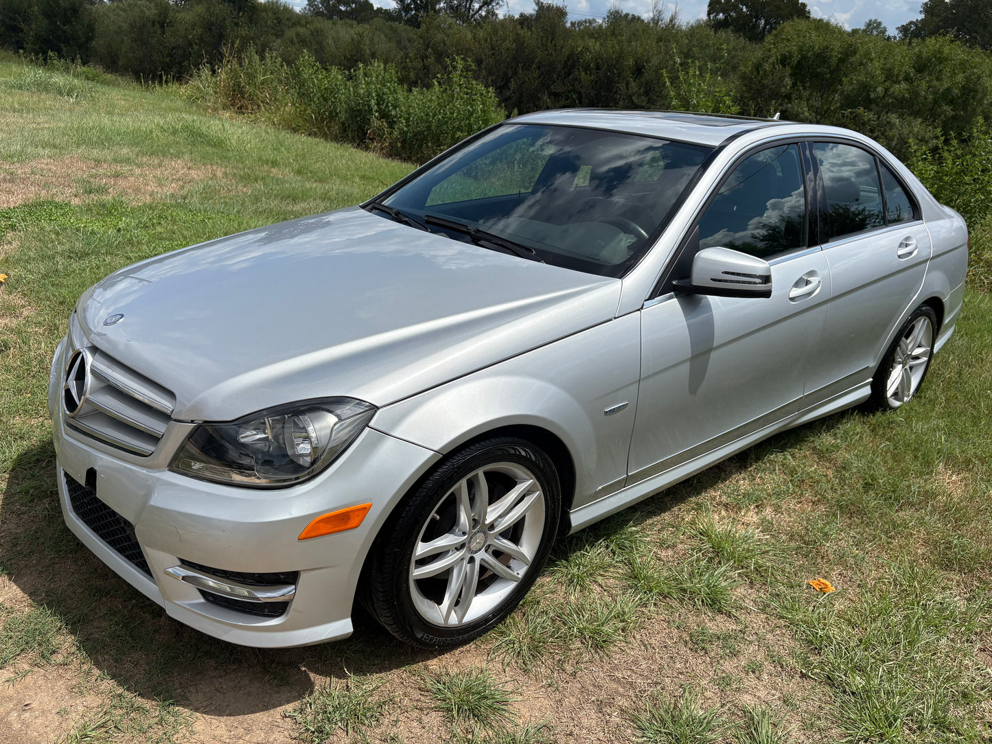 2012 Mercedes-Benz luxury/ sport