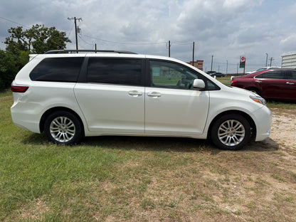 2017 Toyota Sienna XLE