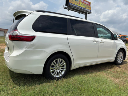 2017 Toyota Sienna XLE